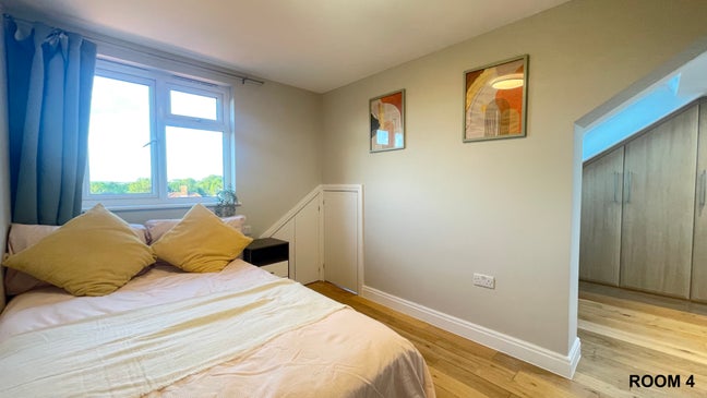 Double Room in a shared flat - 2 mins to station Main Photo