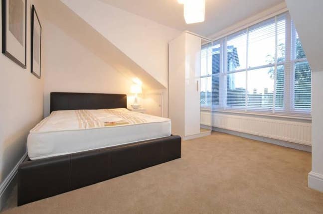Dble rm top floor w/ roof terrace. ALL INC p/share Main Photo