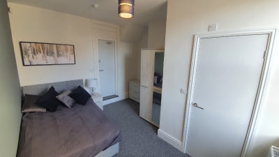 Lovely room in beautiful, central, shared house Main Photo