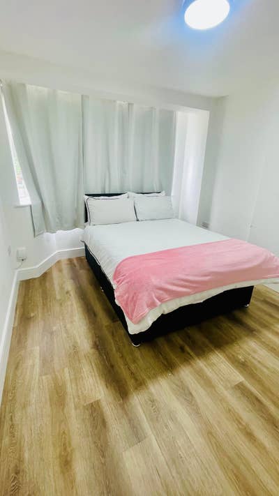 Stunning En-suite Double Bedroom, 10 mins from STN Main Photo