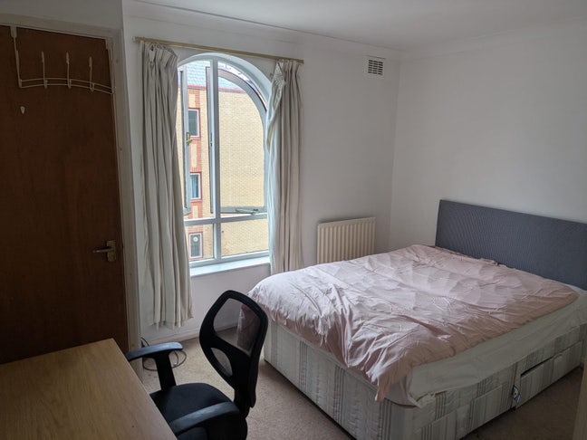 Big Room Available Near Tower Bridge Main Photo