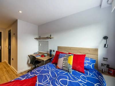 Ensuite student accom room  Main Photo