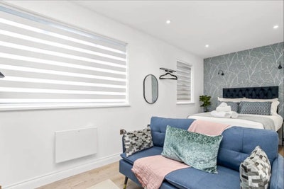 Lovely Studio Flat in Uxbridge – Separated Kitchen Main Photo