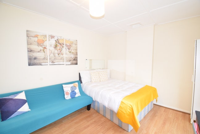 Modern House Share – Great Location & Amenities! Main Photo