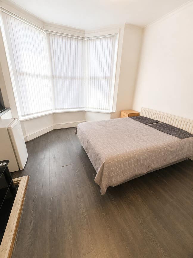&pound;0 Rent for UC/DSS – Bright Ensuite Room! Private  Main Photo