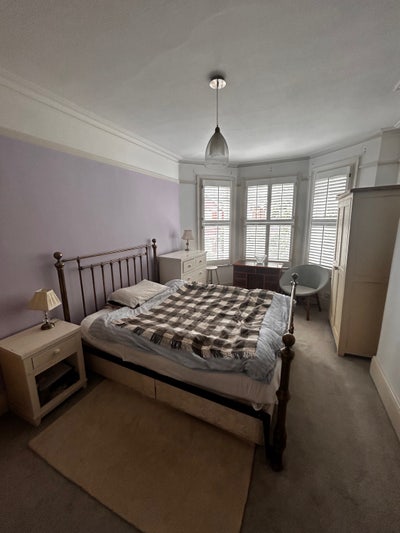 Double bed with private bathroom in family home  Main Photo