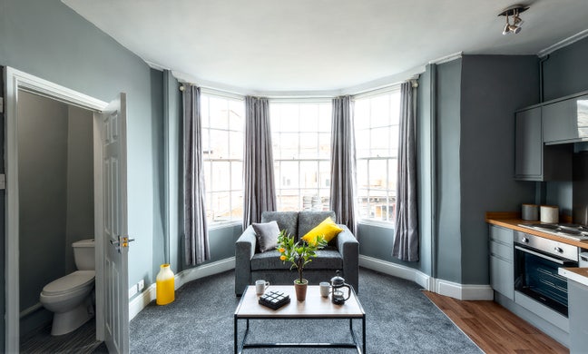 Gorgeous Studio Flat with Kitchen & En-suite Main Photo