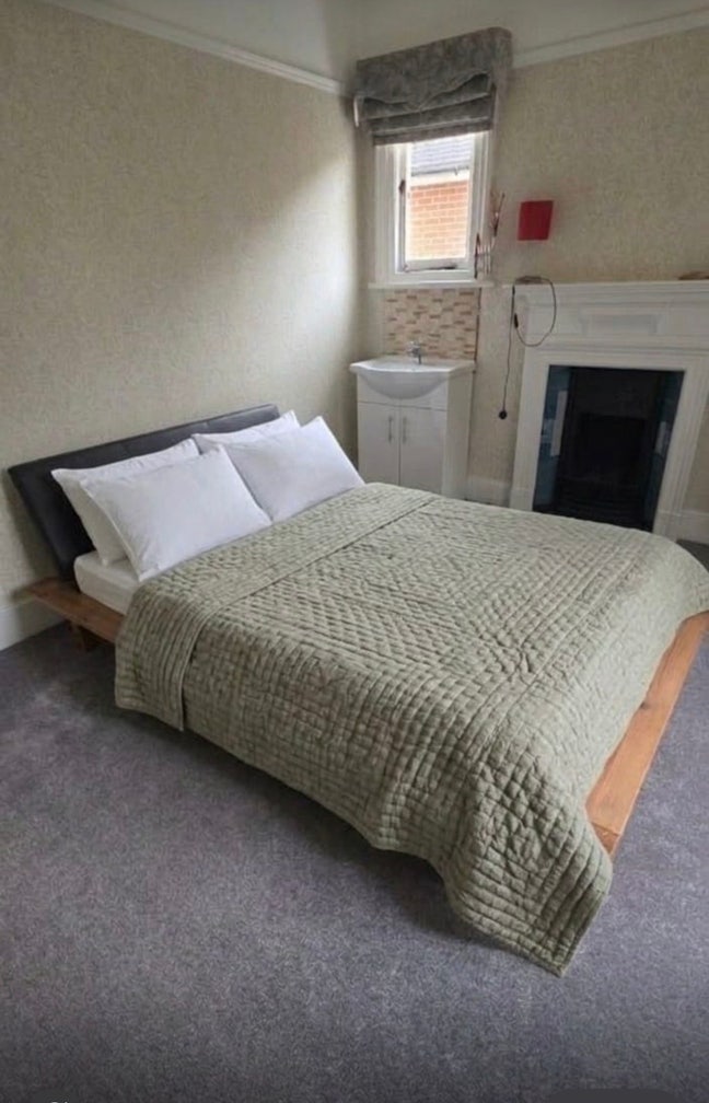 Double room in Purley Main Photo