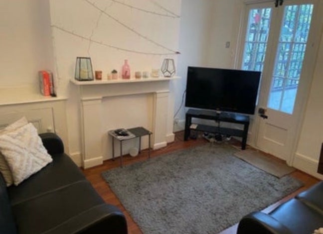 Huge bedroom in Brixton girls house  Main Photo