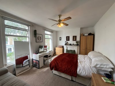 Huge bedroom in Brixton girls house  Main Photo