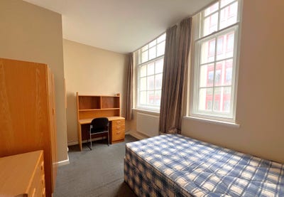 Rooms in City Centre flat close to Uni             Main Photo