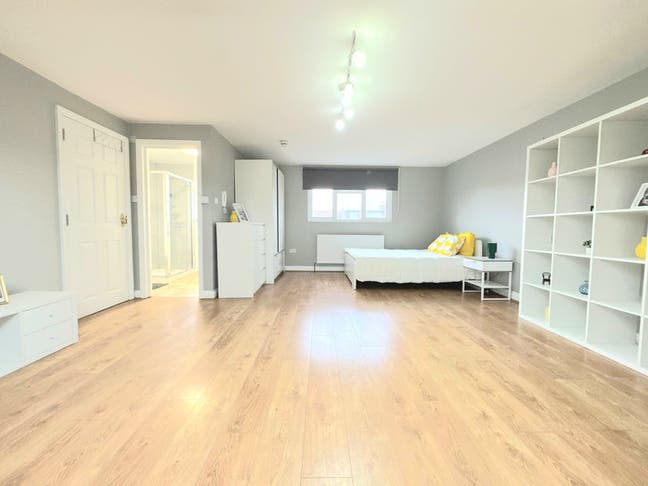 🚀Stunning Ensuite Top Floor Room Step To Jubilee 🚀 Main Photo