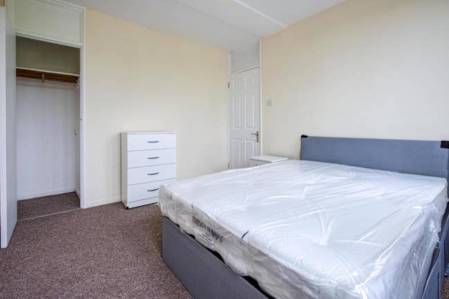 Bright Rooms in a Well-Maintained House Share – R Main Photo
