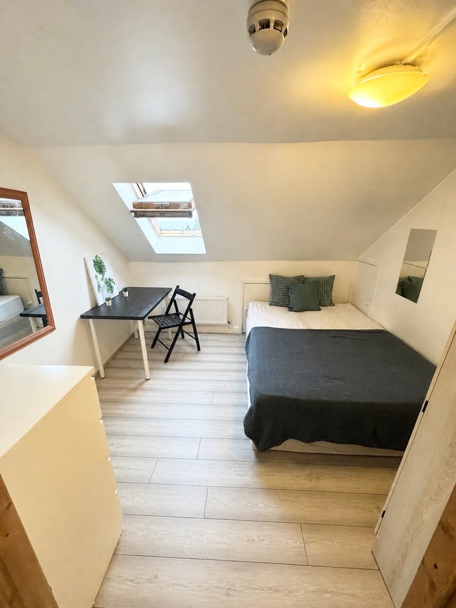 Single&Double in Luxury Villa, Ready to Move  Main Photo