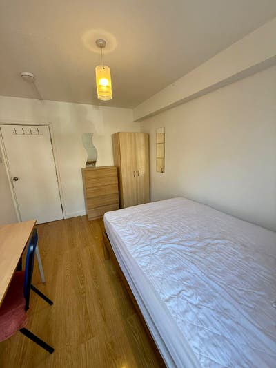 Last Double Room Near Tower Hill E1  Main Photo