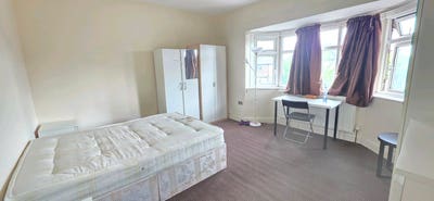 Spacious double room In North Acton W3  Main Photo