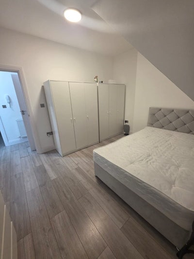 Stylish Furnished 1-Bed Flat Main Photo