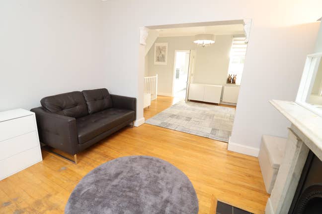 Stunning Luxury Flat! Modern Living Room & Garden Main Photo