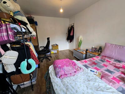 Spacious Double Room | Professional Females only  Main Photo