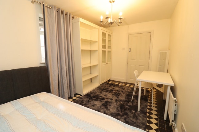 Stunning Luxury Room in E14 - Dream House - Main Photo