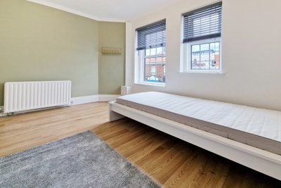 Luxury Rooms, All Bills Included Main Photo