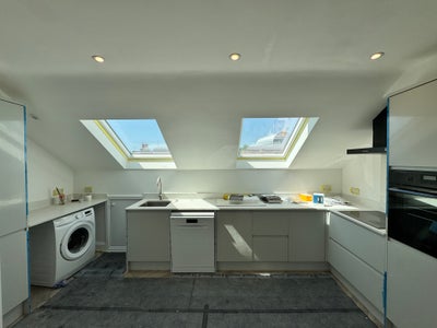 Newly renovated 2 bedroom maisonette Main Photo