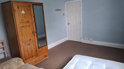 Spacious house 20 mins centre. Bills inc  Main Photo