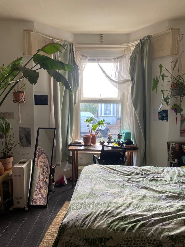 Two bright doubles in a large terraced house E5 Main Photo