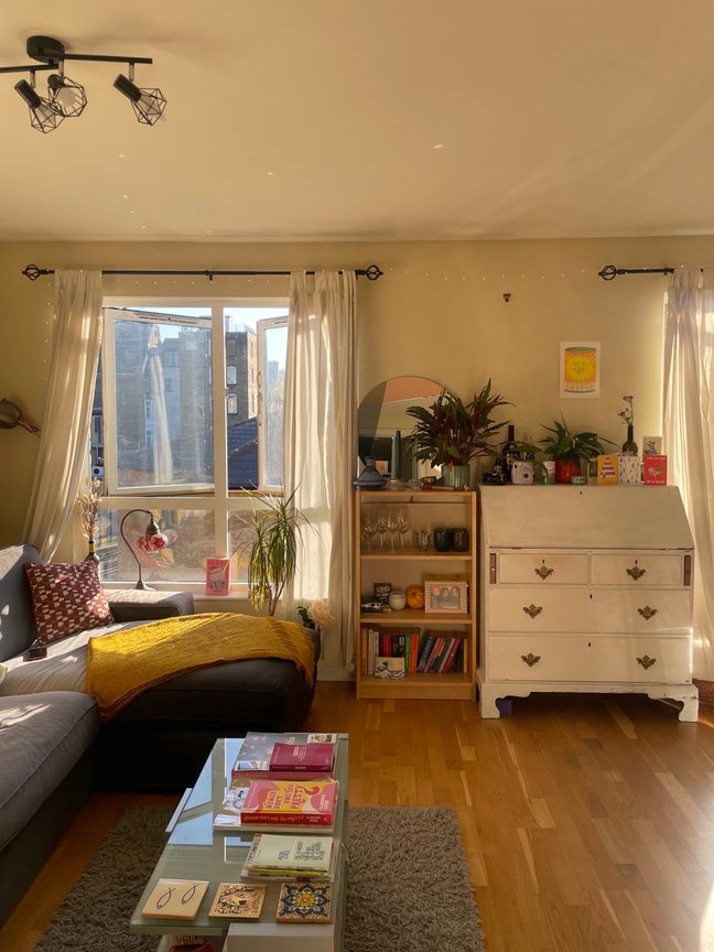 Double bedroom in Whitechapel | July 10 – August 2 Main Photo