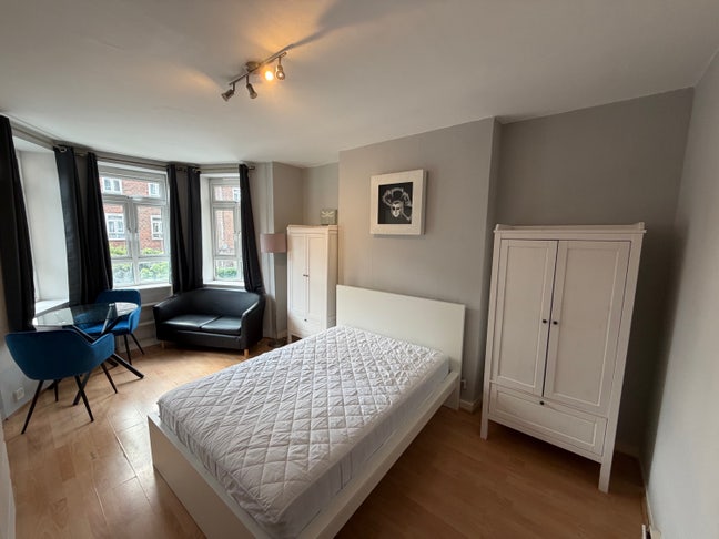 Spacious Room Next to the River  Main Photo