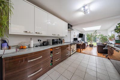 Lovely large garden double - En suite Main Photo