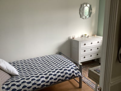 Warm and inviting bedroom with access to house Main Photo