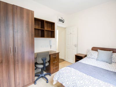 Room Available 5 minutes froUniversity of Leeds!!  Main Photo