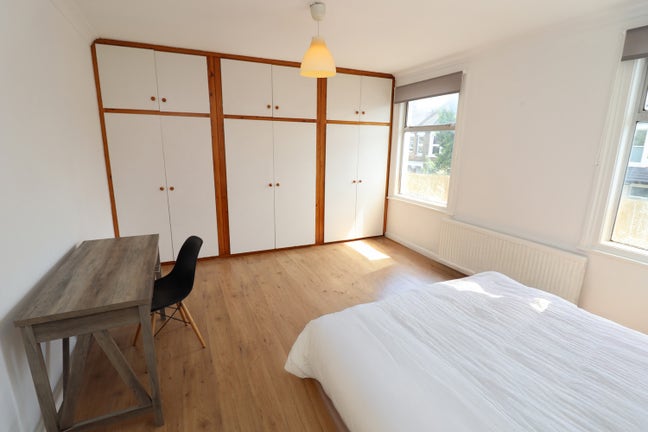 Amazing Rooms in West London - W3 Acton !  Main Photo