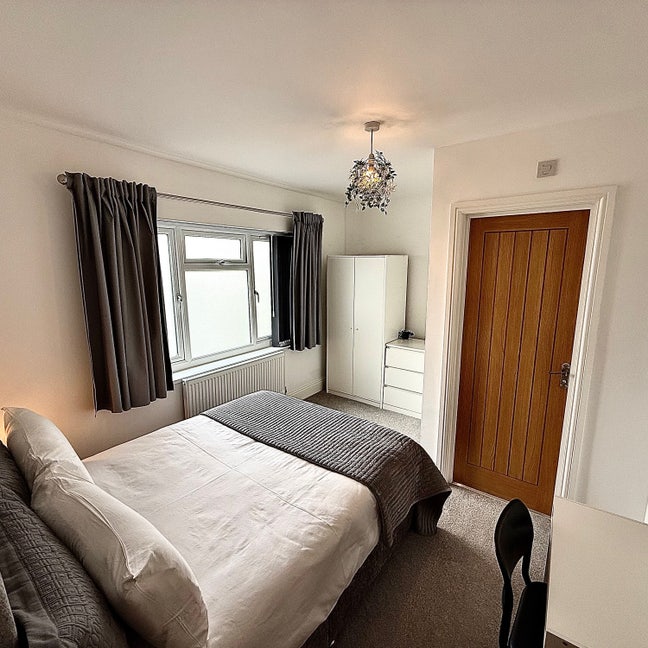 Double Room with En-suite - BILLS INC Main Photo