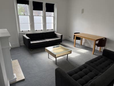 Fantastically located 4 double bed furnished flat Main Photo