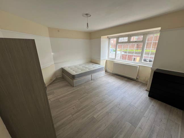 **New Doubles - Tottenham - Available ** Main Photo