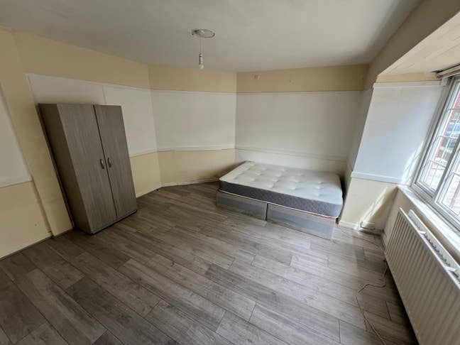 **New Doubles - Tottenham - Available ** Main Photo