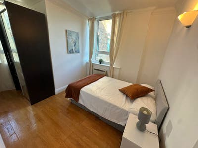 🚉 Fast City Access | 2 Rooms All Bills Included Main Photo