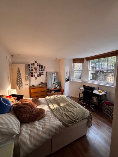 Large double room + Ensuite  Main Photo