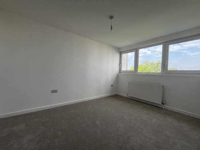 Large Double bedroom with built in Wardrobe  Main Photo