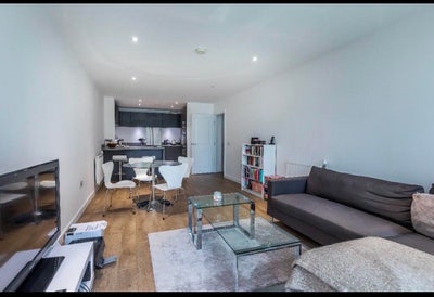 2 Bed 2 Bath Modern Flat in Poplar Main Photo