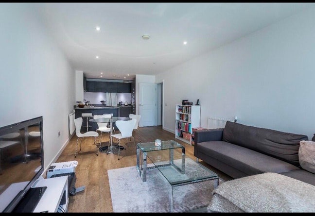 2 Bed 2 Bath Modern Flat in Poplar Main Photo