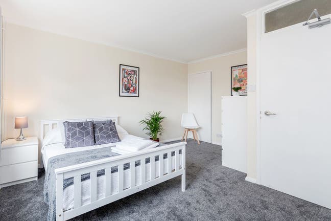 Cosy bedrooms available | Iselworth  Main Photo