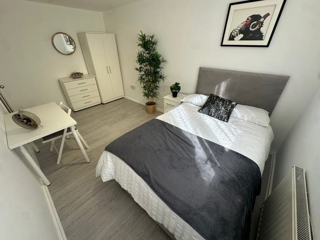 🏙️ Brand New Rooms | 30 Sec to Dlr | Bills inc  Main Photo