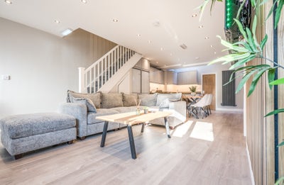 Boutique Relaxed-Lit Room | Premium House Share Main Photo