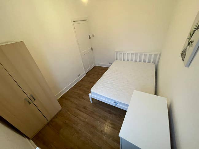 Spacious Bedroom/All Bills Included/Furnished Main Photo