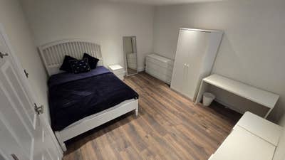 Spacious 4-Bedroom Shared House- Fully Furnished Main Photo