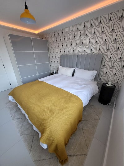 Refurbished large 2-bed, 2-bath shared flat Main Photo
