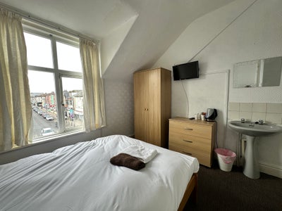 Double Room - Private Bathroom Main Photo